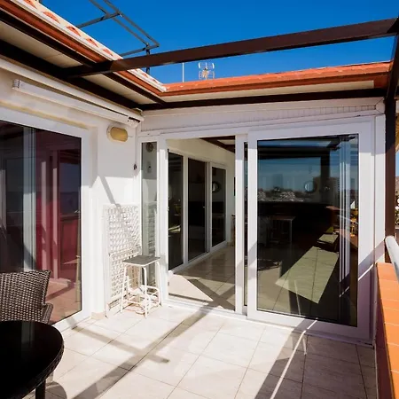 Ceyla View, Cristianos *