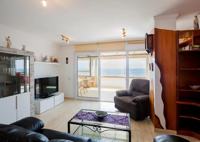 Ceyla View, Cristianos