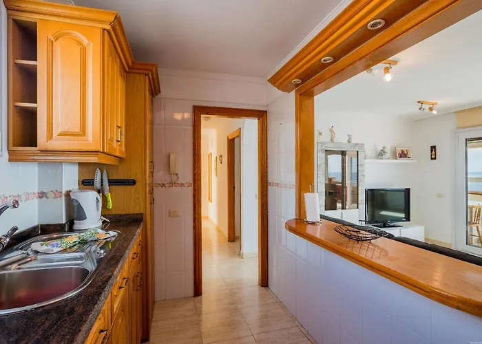 Ceyla View, Cristianos