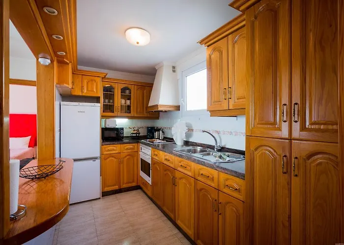 Ceyla View, Cristianos