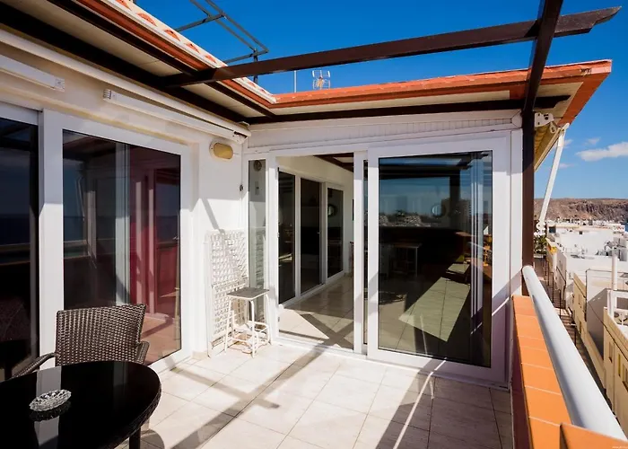 Ceyla View, Cristianos *